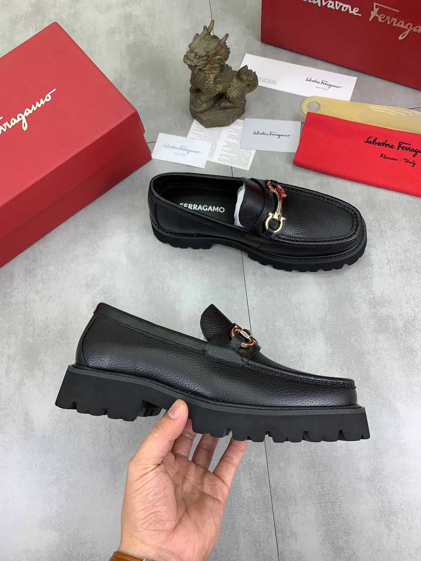 Men's Men's Shoes 💰P460💰[New Style] Water-dyed Niuli 🆘[Salvatore Ferragamo] Ferragamo's latest casual business leather shoes for men! Available at counters simultaneously! The fabric is made of specially imported original calfskin, the lining is made of imported water-dyed cowhide, and the original lightweight foam outsole is absolutely luxurious and leads the fashion trend. Matching code: 38-45; 3️⃣ colors available